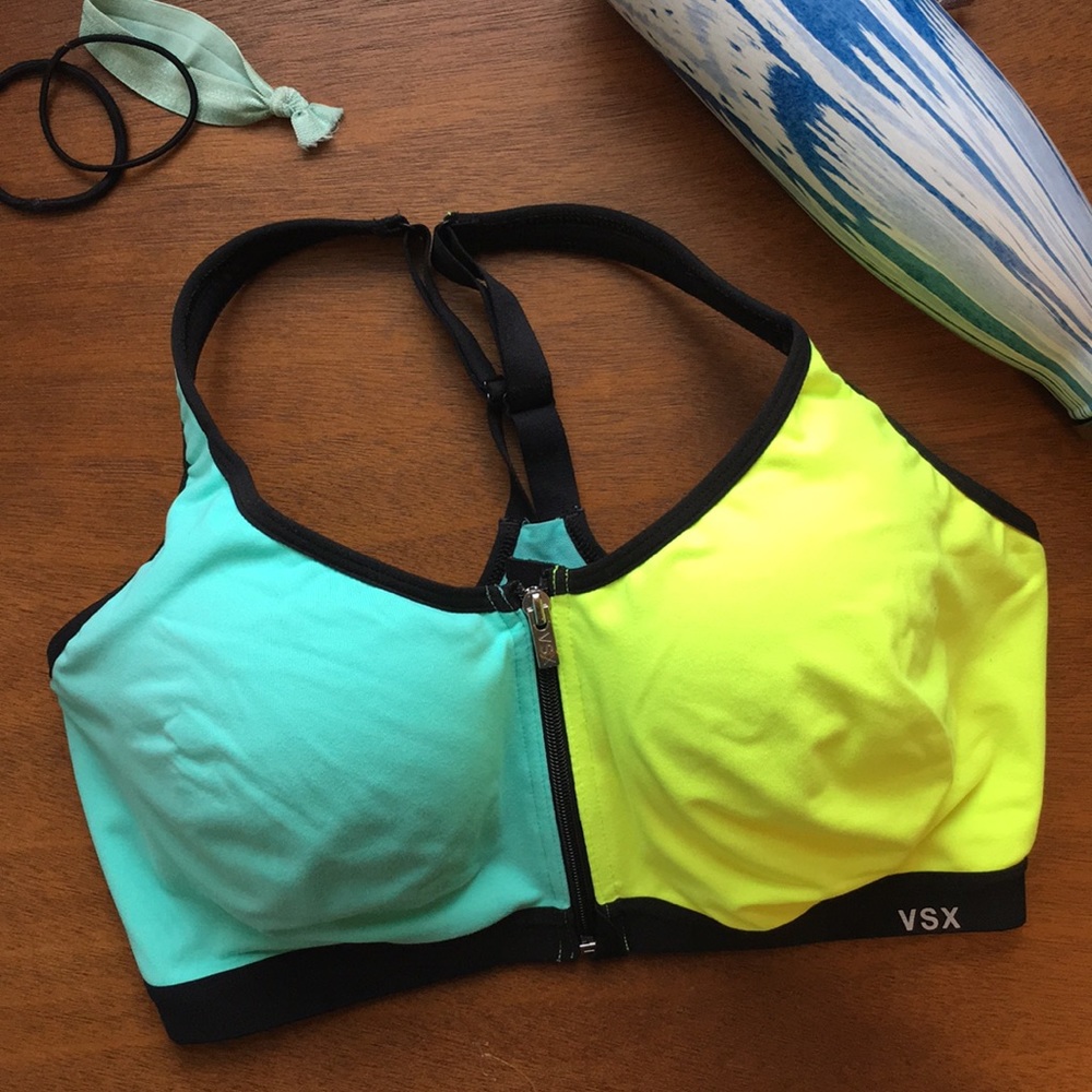 EC Victoria's Secret Knockout, 34DD, Front-Close